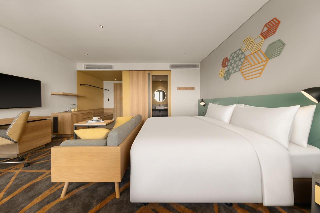Hiive By Fusion Binh Duong - Vsip 1 Hotel Thuan An Bagian luar foto