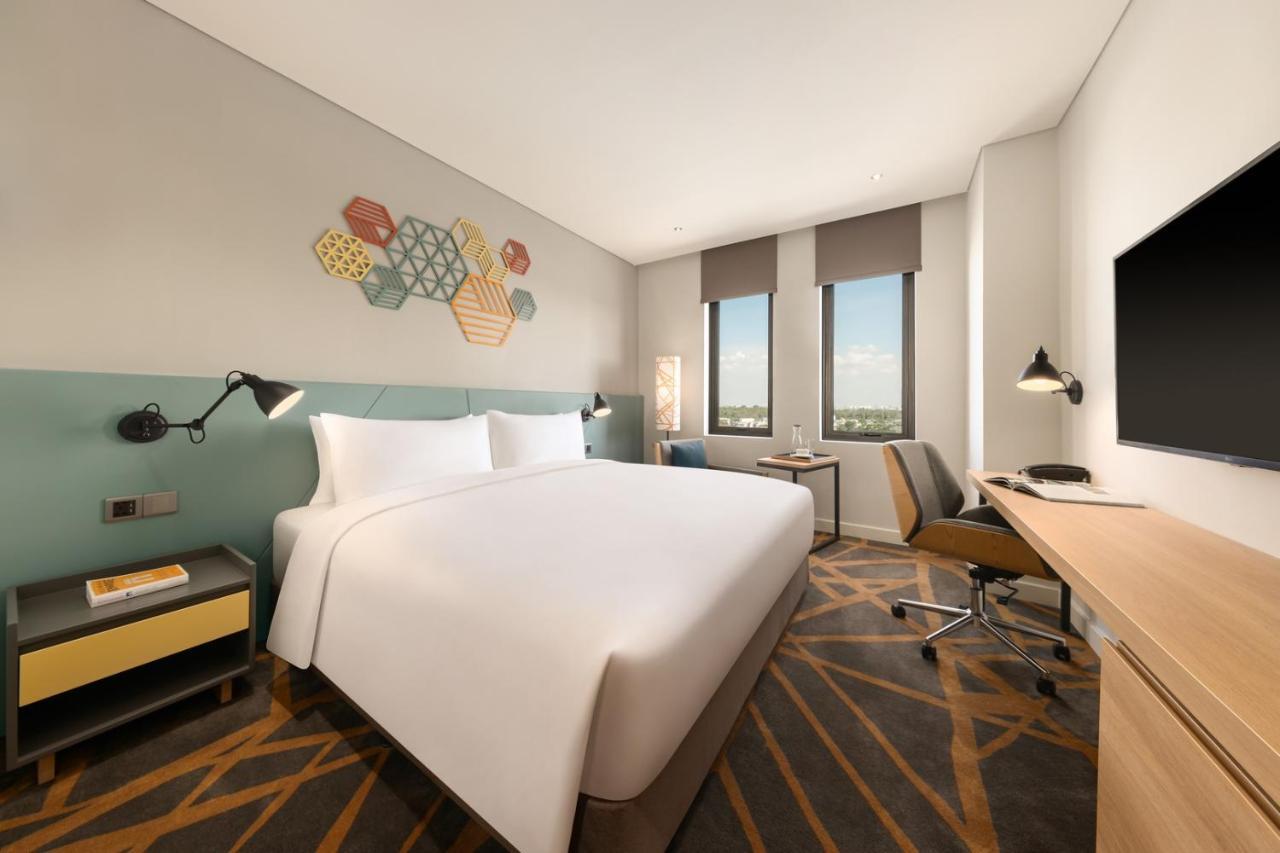 Hiive By Fusion Binh Duong - Vsip 1 Hotel Thuan An Bagian luar foto