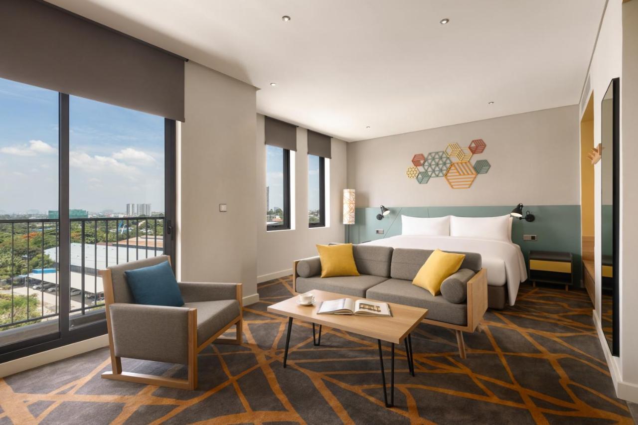 Hiive By Fusion Binh Duong - Vsip 1 Hotel Thuan An Bagian luar foto