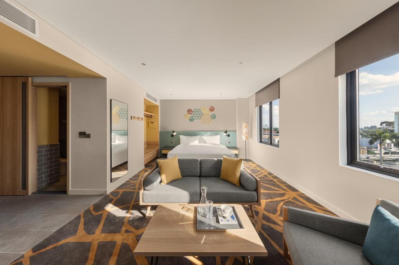 Hiive By Fusion Binh Duong - Vsip 1 Hotel Thuan An Bagian luar foto